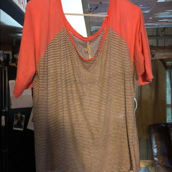Tops - t-shirt